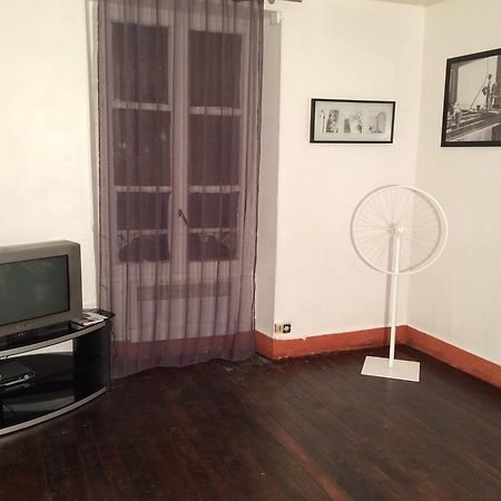 Appartement Chez Tibo โพรแว็ง ภายนอก รูปภาพ