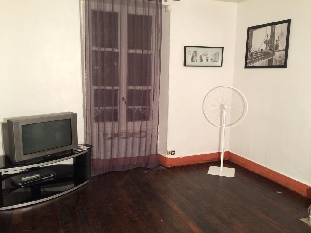 Appartement Chez Tibo โพรแว็ง ภายนอก รูปภาพ