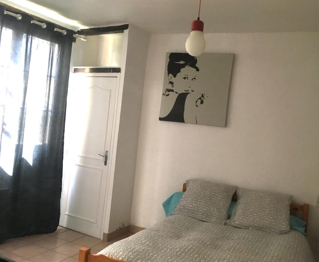 Appartement Chez Tibo โพรแว็ง ภายนอก รูปภาพ