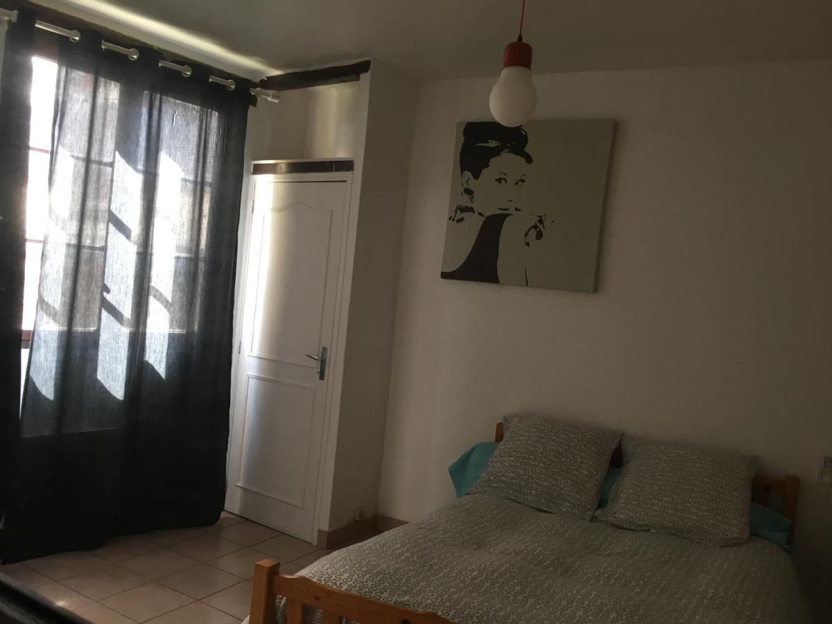 Appartement Chez Tibo โพรแว็ง ภายนอก รูปภาพ