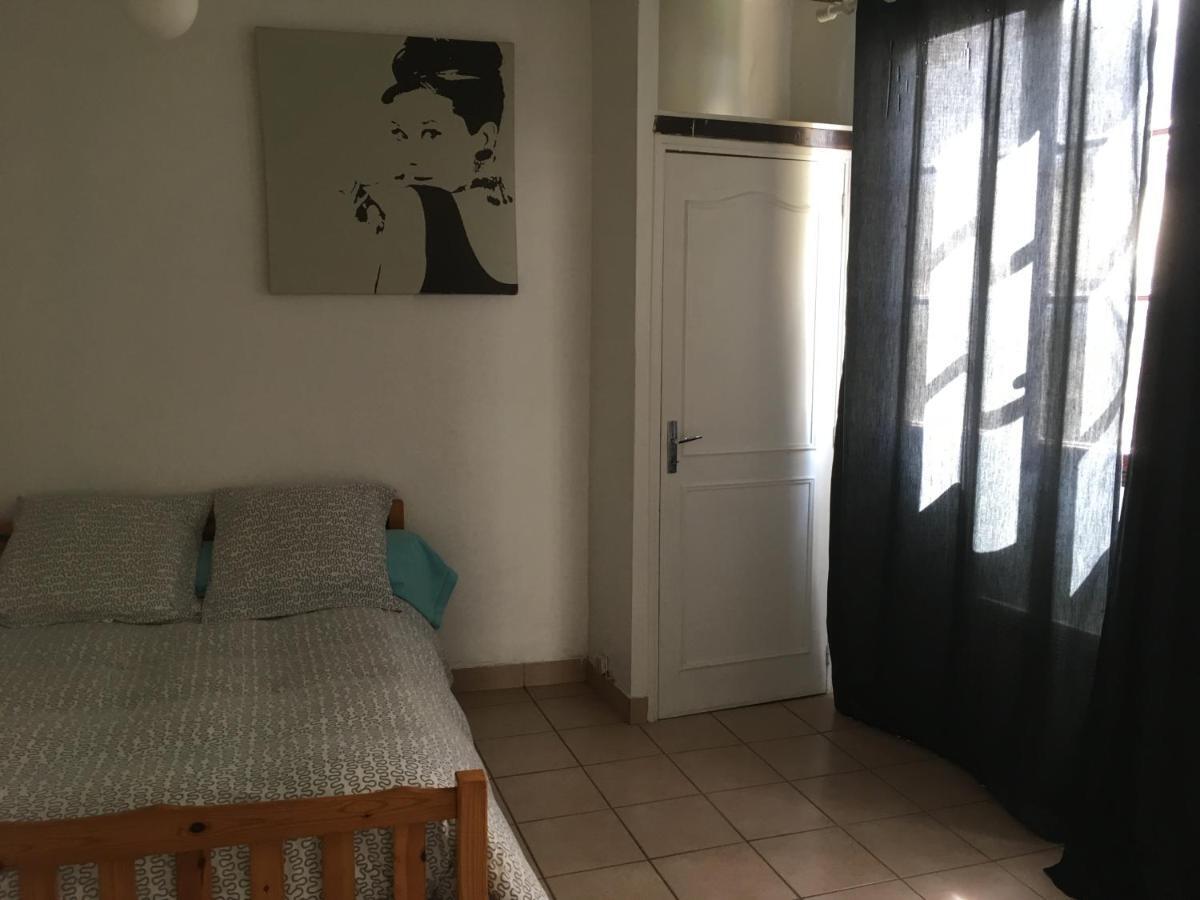 Appartement Chez Tibo โพรแว็ง ภายนอก รูปภาพ