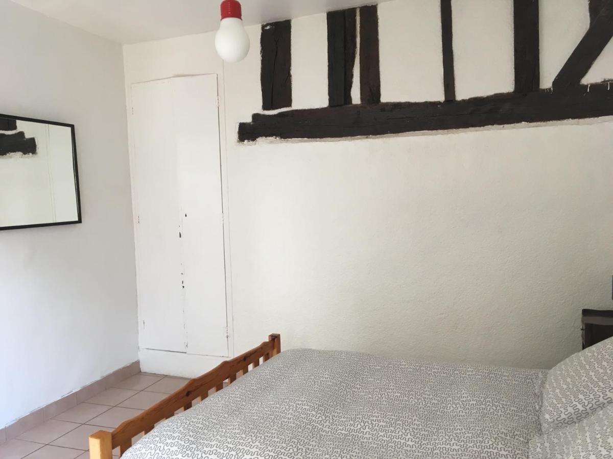 Appartement Chez Tibo โพรแว็ง ภายนอก รูปภาพ